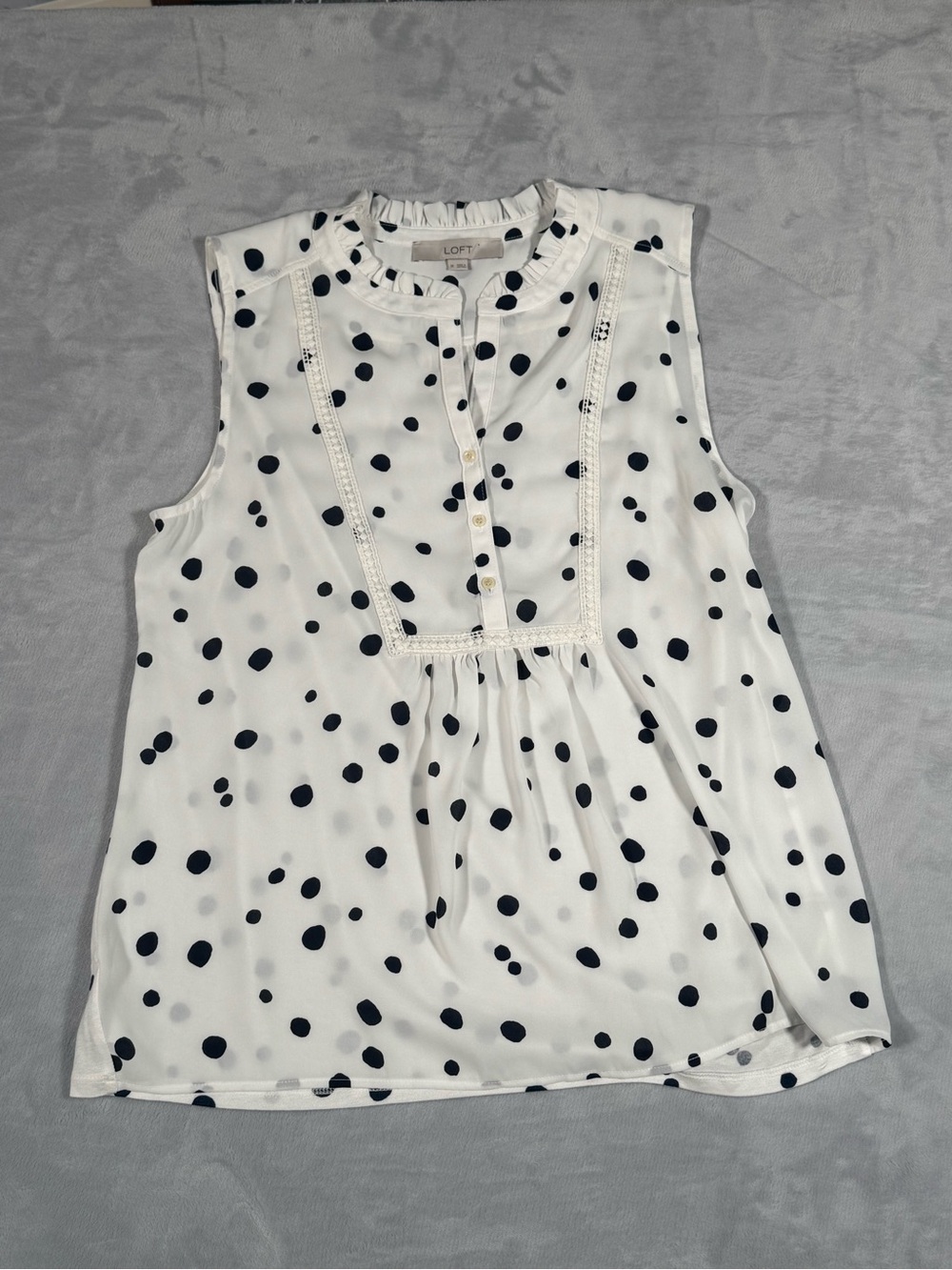 LOFT Polka Dot Sleeveless Blouse Womens Medium White Navy Ruffle Top